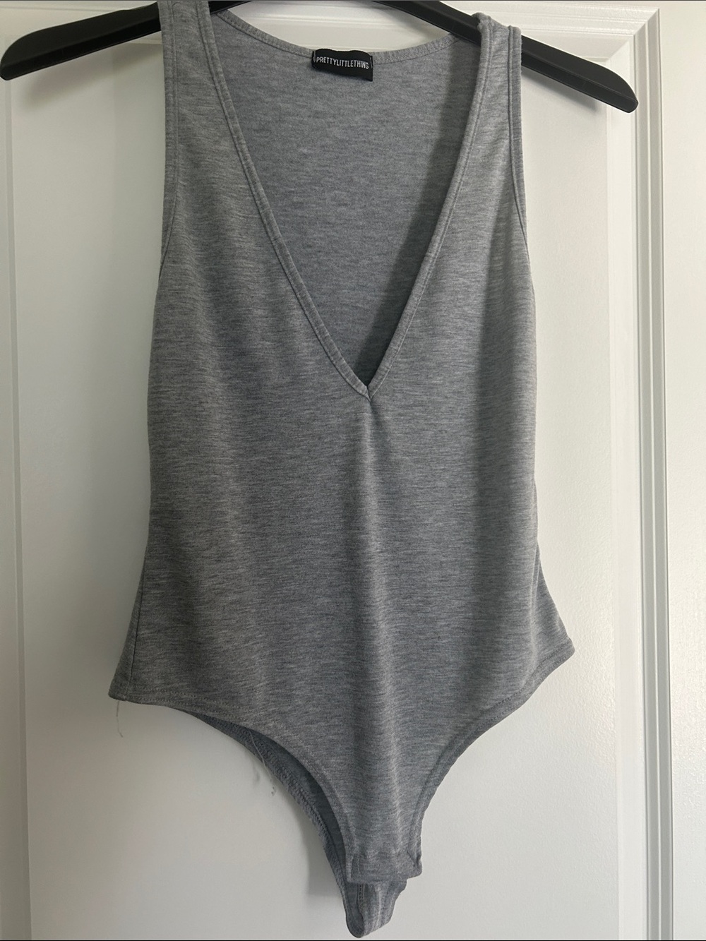 PrettyLittleThing Grey V-Neck Sleeveless Bodysuit Size 6